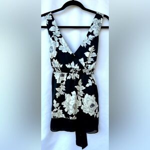 White House Black Market Women's Sleeveless Shirt M Black White Floral Silk EUC
